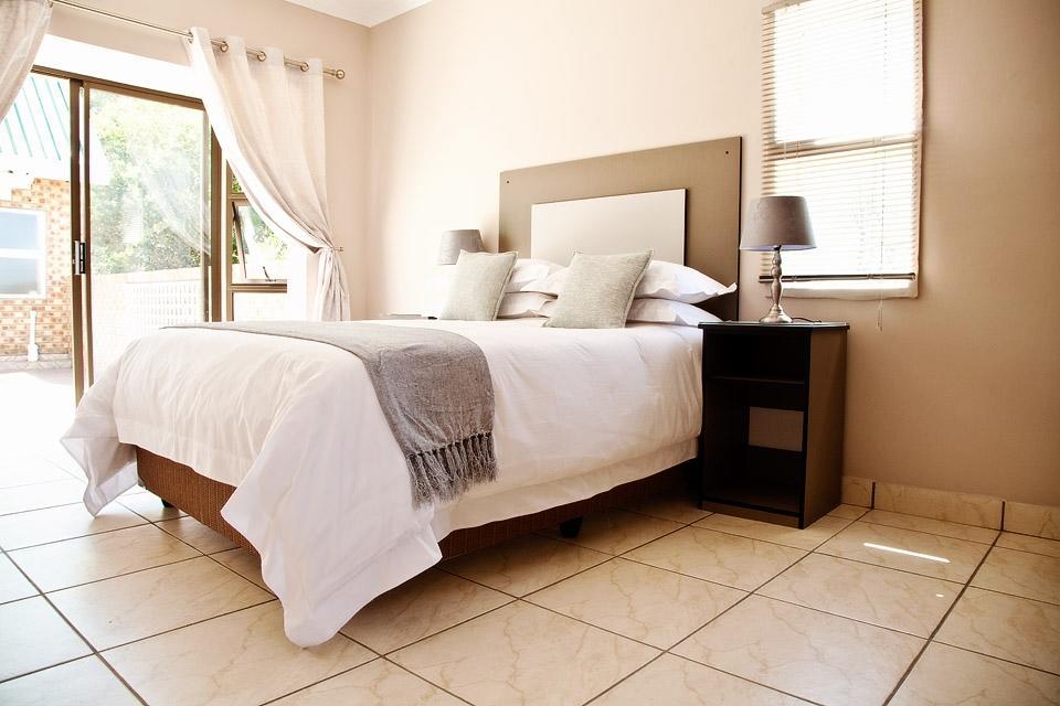 12 On Top Guesthouse Piet Retief Exterior photo