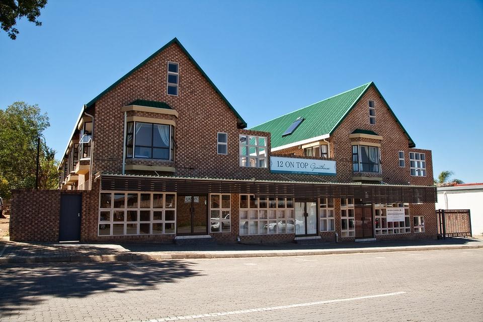 12 On Top Guesthouse Piet Retief Exterior photo